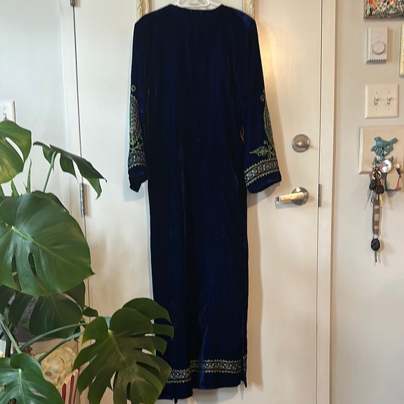 Rare Vintage 1970’s India Crushed Velvet Rayon Embroidered Blue Kaftan Maxi - Picture 14 of 16